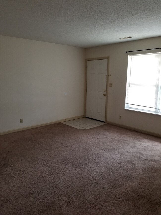 Building Photo - 717 Demaret Dr