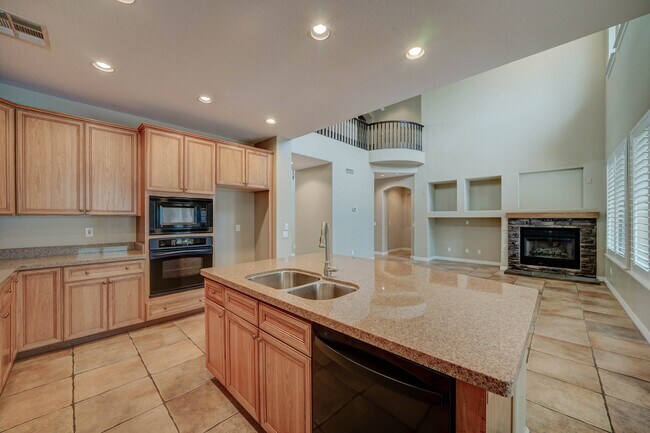 Building Photo - 8503 W Coyote Dr