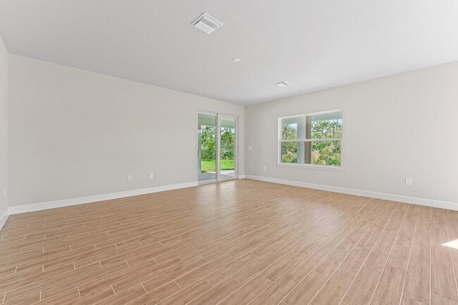Building Photo - 210 SW Pomeroy St