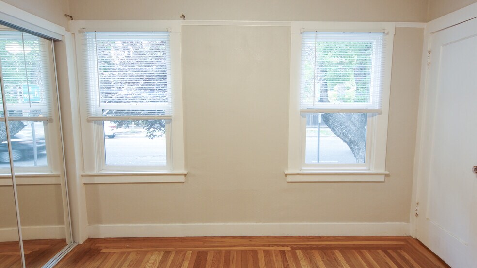 Building Photo - 2724 H St