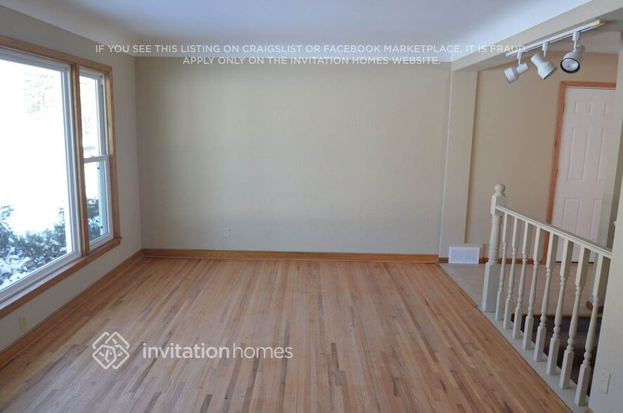 Building Photo - 1708 Lydia Ave W