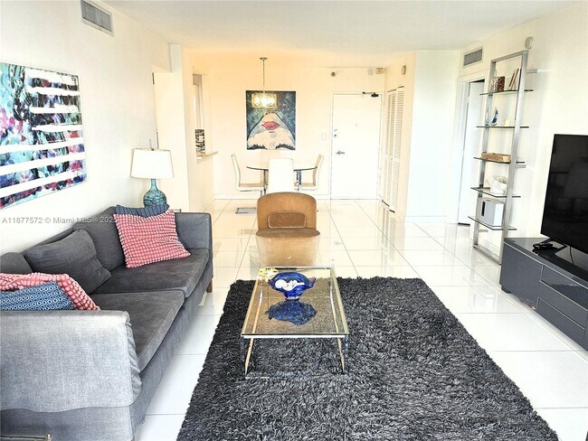 Building Photo - 5161 Collins Ave
