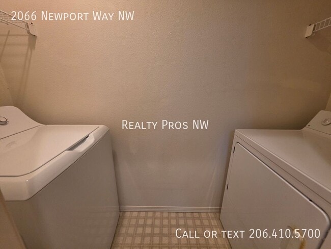 Building Photo - 2066 Newport Way NW