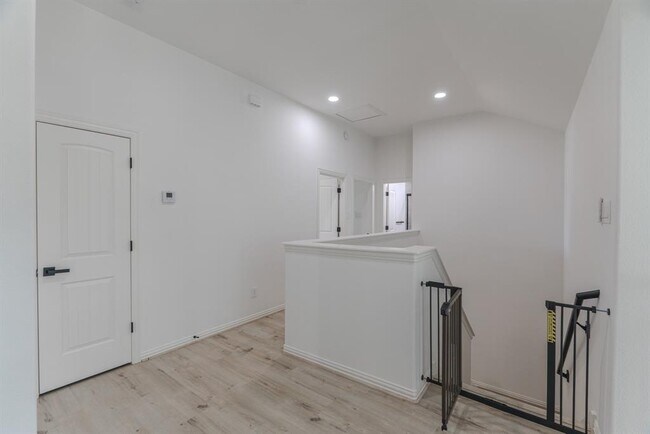 Building Photo - 19 Nagshead Pl