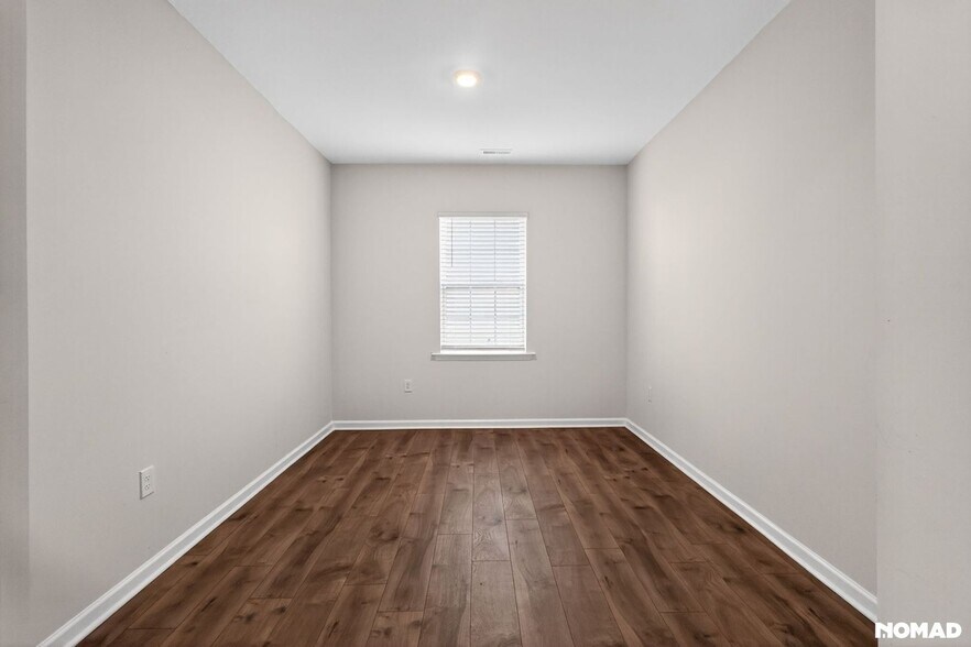 Building Photo - 504 Crux Rd