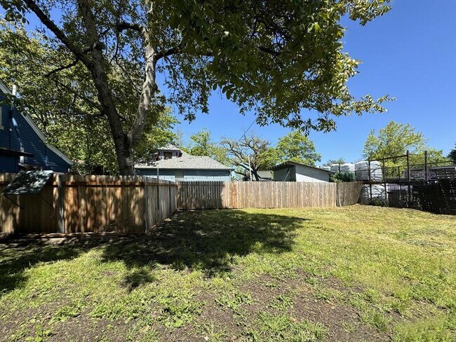 Building Photo - 531 Monroe Street