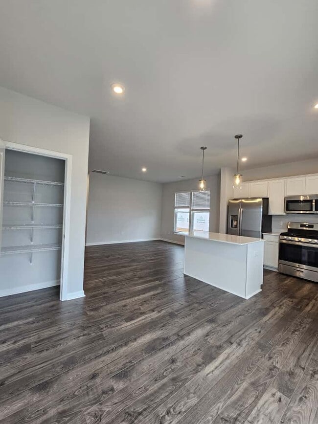 Building Photo - 136 Randwick Ln