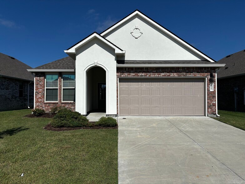 Primary Photo - 5968 Pier Park Ave