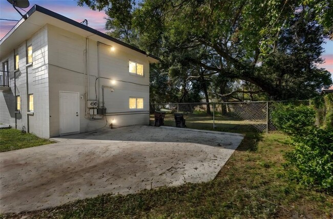 Building Photo - 901 Colyer St