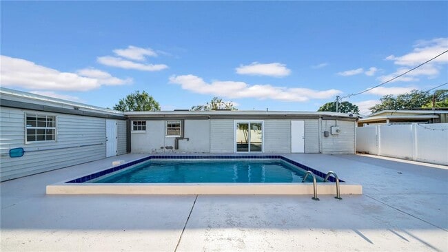 Building Photo - 7515 17th Ln N