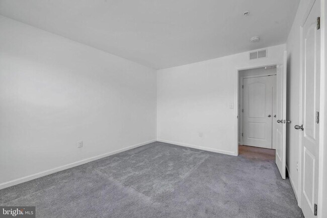 Building Photo - 8008 Hubble Dr