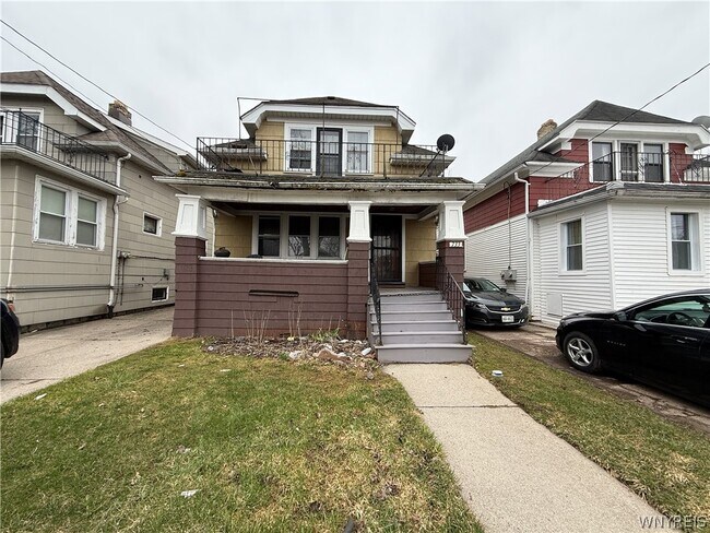 Building Photo - 733 Lasalle Ave