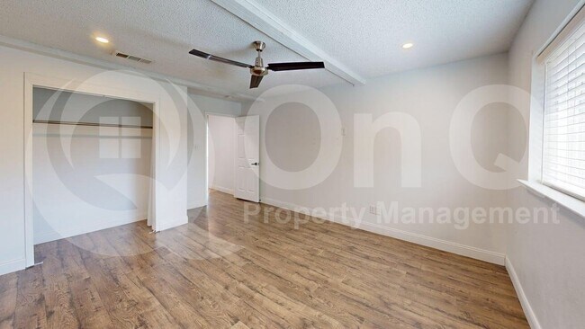Building Photo - 2131 Blossom Ln