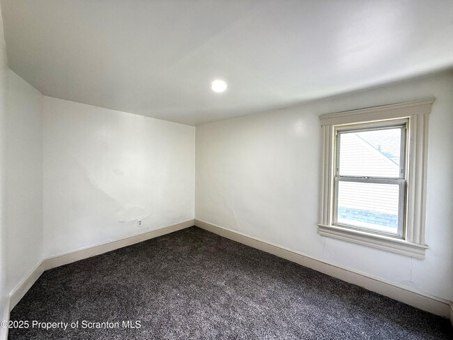 Building Photo - 85 Tripp St
