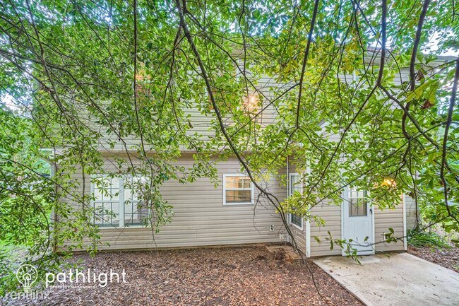 Building Photo - 4 br, 2.5 bath House - 912 Lakeside Ct UNIT