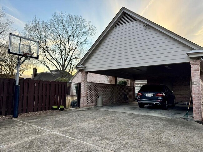 Building Photo - 2630 Aimee Dr