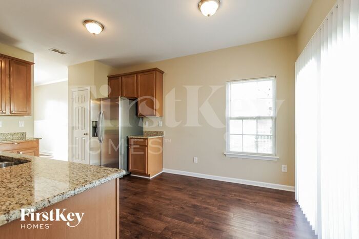 Building Photo - 1003 Break Maker Ln