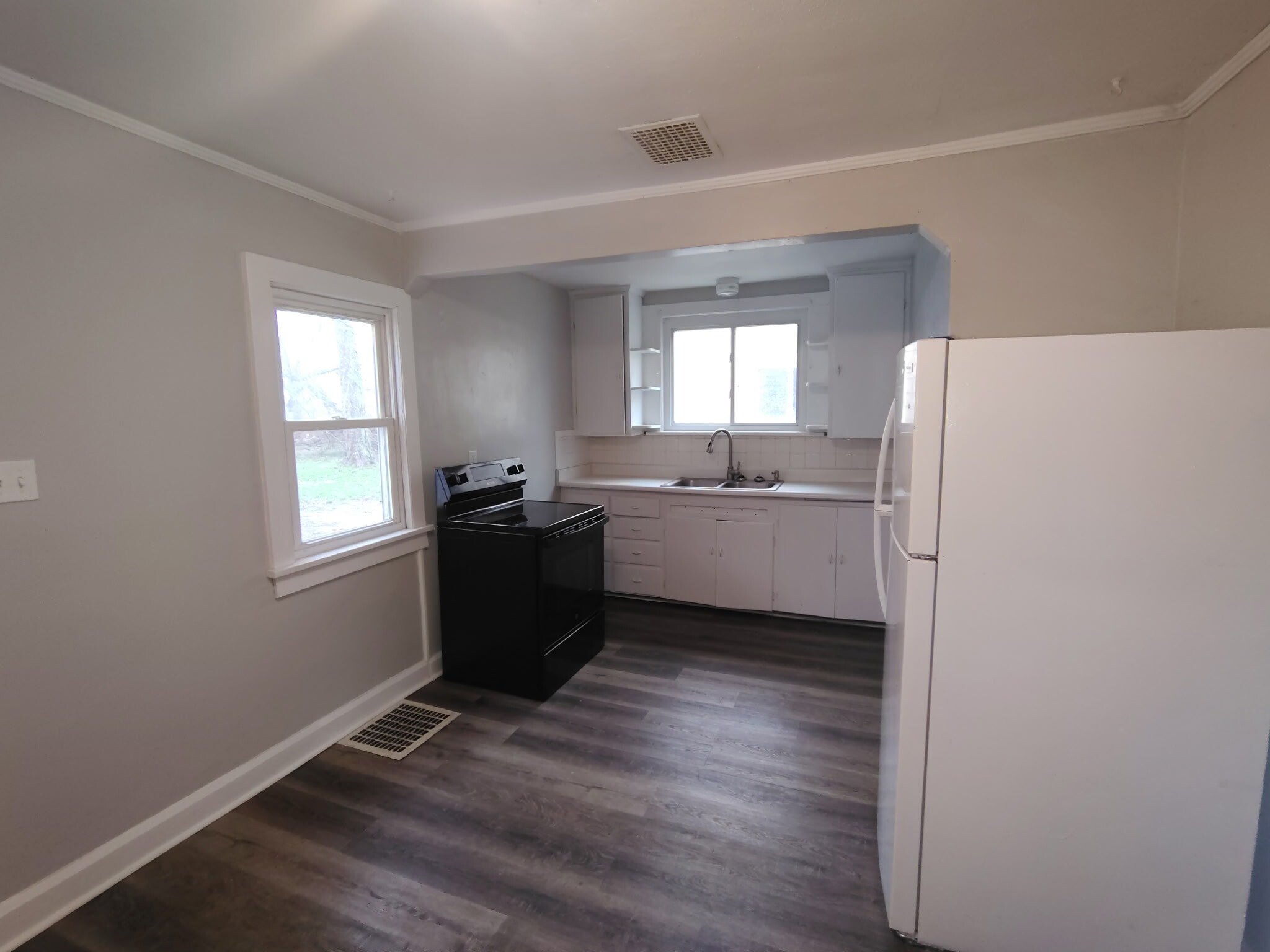 Building Photo - 1804 S Wall Ave