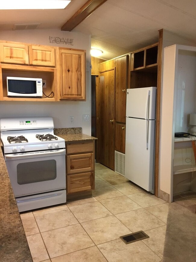 Building Photo - 55+ Community 1 Bed 1 Bath.
