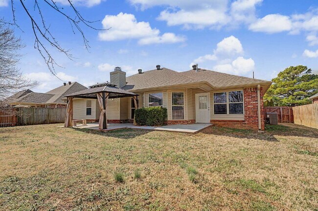 Building Photo - "Discover Your Dream Home: Spacious 4-Bedroom Retreat in Rogers, AR!"