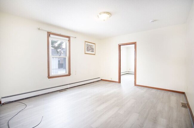 Building Photo - 13 Weston St