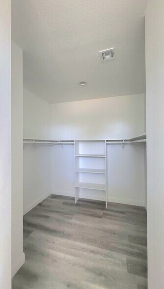 Building Photo - 6801 Sandpebble St