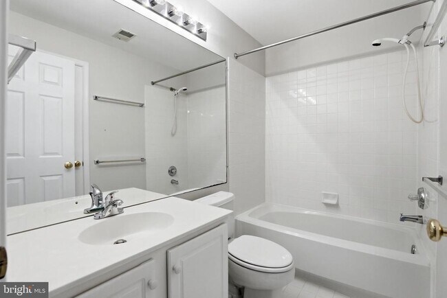 Building Photo - 6137 Manchester Park Cir