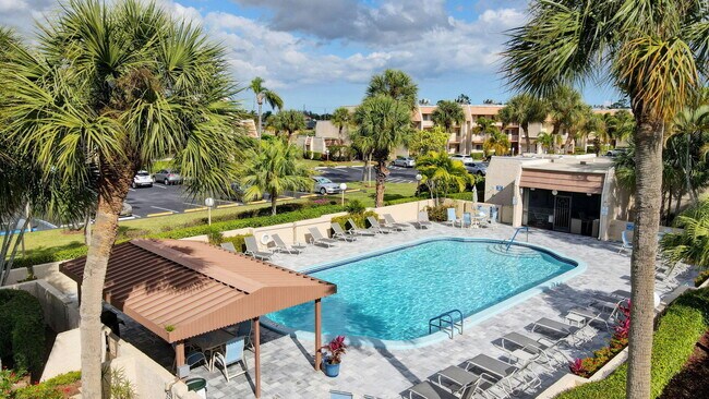Building Photo - 4705 Fountains Dr S