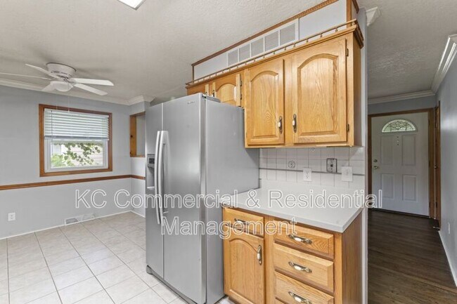 Building Photo - 7809 NE San Rafael Dr