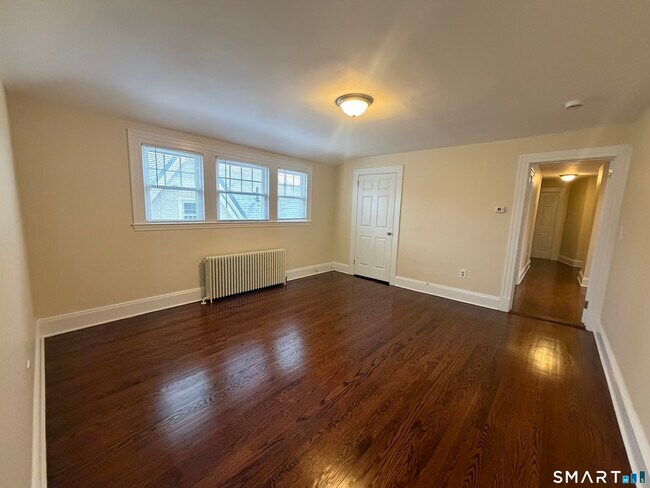 Building Photo - 786 Farmington Ave