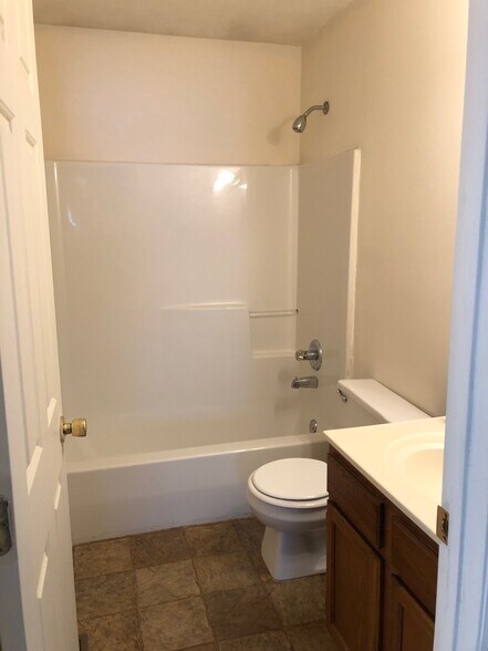 Upstairs Bath - 215 McDaniel Ave