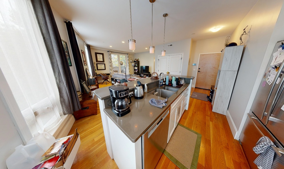 Building Photo - 168 Hampshire St