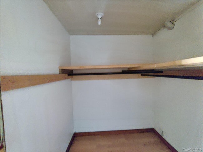 Building Photo - 136 Stringham Rd