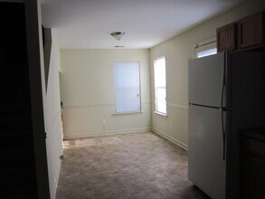 Building Photo - ALMOST NEW 4BEDROOM/3BATH HOME ON CORNER L...