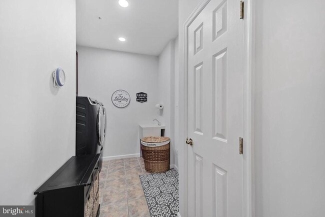 Building Photo - 2157 Vittoria Ct