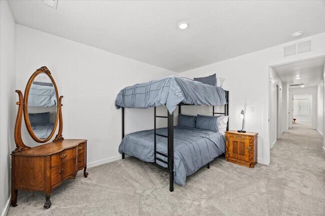 Building Photo - 195 N Nursery Ave