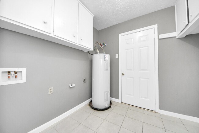 Building Photo - 10707 Shannon Hills Dr