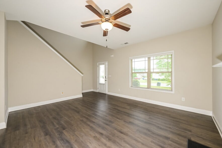 Building Photo - 592 Joneus Dr
