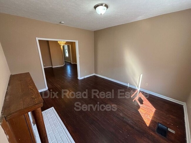 Building Photo - 2339 Freeman Ave
