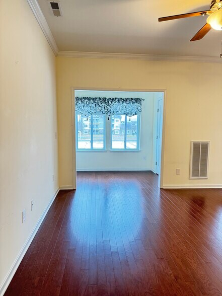 Building Photo - 5102 E Pebble Ln