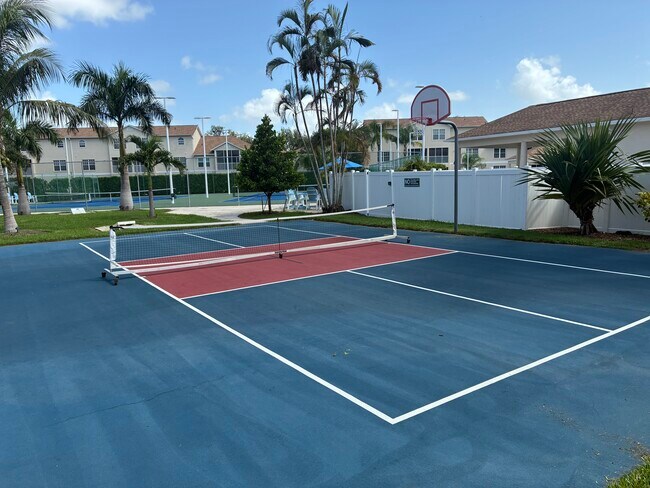 Building Photo - 4250 Players Pl