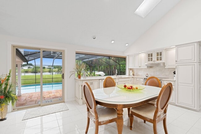 Building Photo - 1801 SE Hillmoor Dr