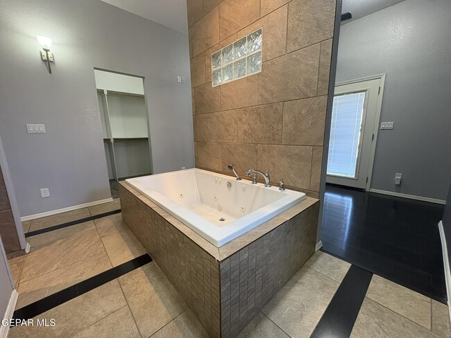 Building Photo - 3129 Tierra Agave Dr