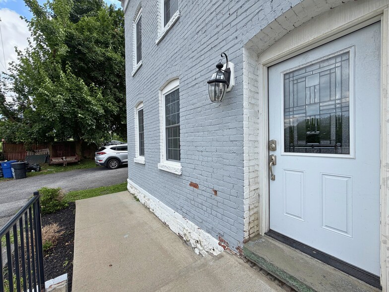 Building Photo - 274 Walsh Ave