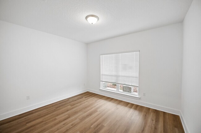 Building Photo - 21073 Teluga Ave