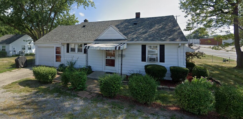 Building Photo - 1330 N Cole St