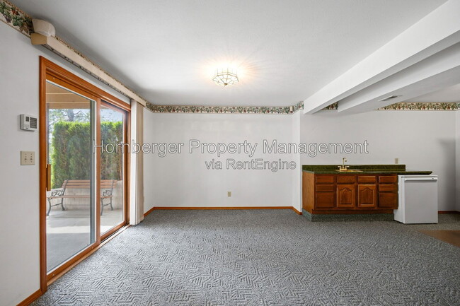 Building Photo - 9811 N Comanche Dr