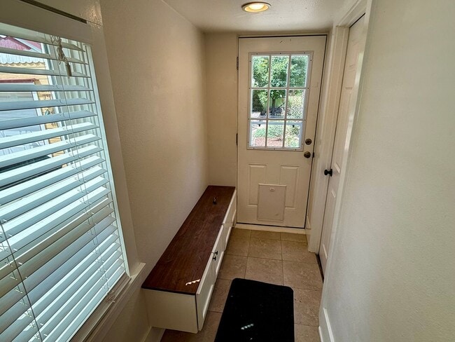 Building Photo - Downtown Charmer with Many Updates