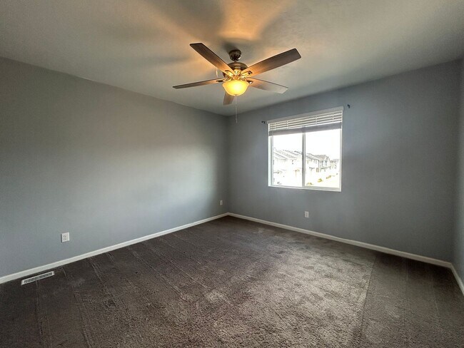 Building Photo - 3 Bedroom 2.5 Bathroom Townhouse in Payson, Utah!
