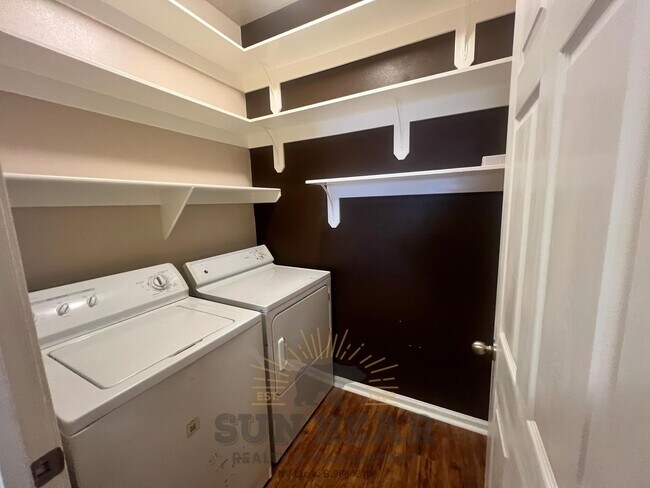 Building Photo - 2 Bedroom at the Reosrt at Tanamera - Reno! - Garage, Pool, Pet Friendly!